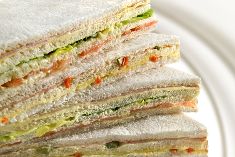 Variedad de sandwiches de miga elaboración propia de Panadería Guadalupe